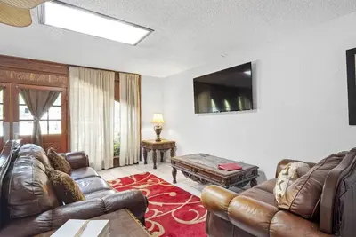 Image de Calm & Spacious Retreat • Family-Ready Escape