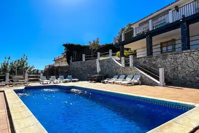 Image de Villa tranquille avec piscine privée et vue