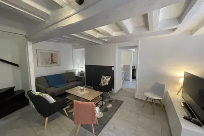 Image de Maison individuelle dans village calme au bord de Seine et forêt Fontainebleau.