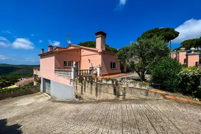 Image de Villa à Tordera avec piscine d'eau salée