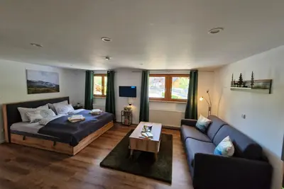 Image de Appartement \"Untere Halde\" avec vue sur les montagnes, terrasse privée et Wi-Fi