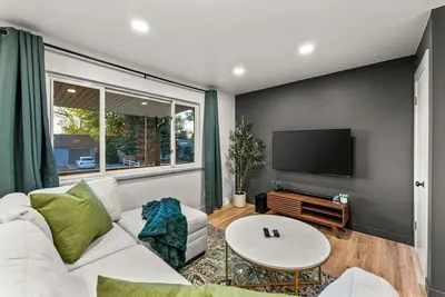 Arvada Hotspot | Modern Vibes | Sauna & Games