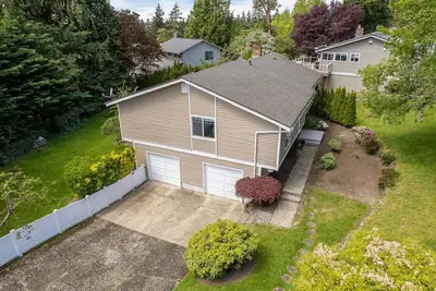 Image de Lake Escape w/ Office & Yard