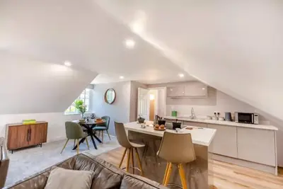 Image de Leck Beck Loft one bed luxury apartment, private garden, dining area & Hot Tub.
