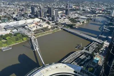 Image de Sky-High Comfort | Diamond Level Queen’s Wharf | 5 Guests + Parking