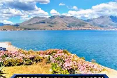 Domus Vittorio double room with balcony and sea view