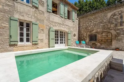 Image de Magnifique mas de village - central, piscine, parking, climatisation