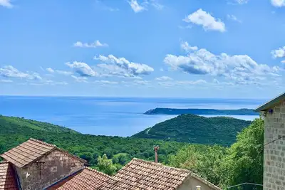 Villa Hestia-Spacious 2-storey villa with 4 bedrooms, 2 bathrooms, a full kitchen