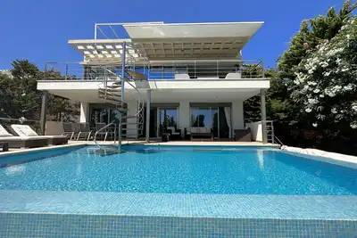 Image de Villa avec vue et piscine privée à Fornells