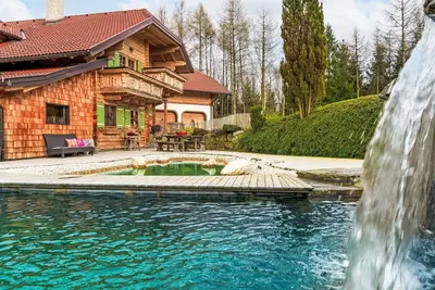 Magnifique maison de vacances privée avec bain à remous, Tv, patio, animaux admis et parking
