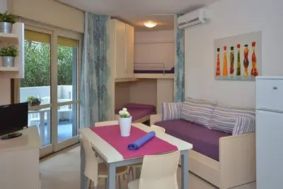 Image de Superbe appartement lumineux dans une résidence au bord de la piscine