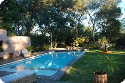 Image de Maison avec Piscine et dépendance
