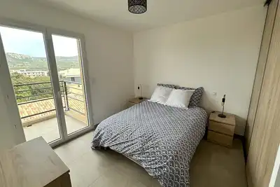 Image de Appartement 2/4 pers avec terrasse Vue Mer, climatisé, parking privé\nProche port