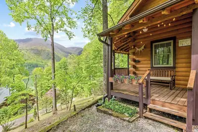 Image de 2 Br 2 Ba Cabin, Private, Close to Town, Covered Porch, Views, Gravel Access