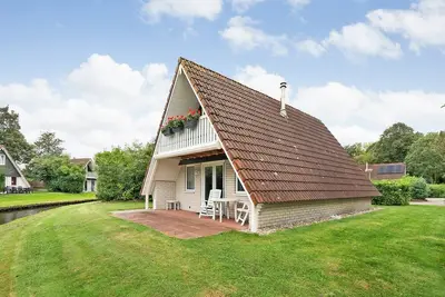 Image de De Steenhoeve - 6 pers. vacation home at fishpond on vacation park 't Hooge Holt