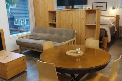 Image de Treehouse Cabin, ocean front, hot tub, 2-4 guests