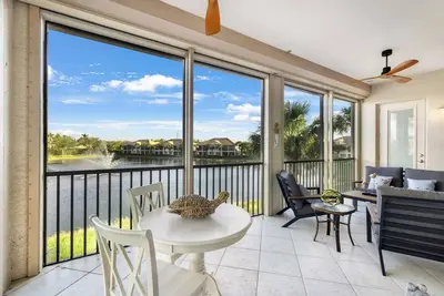 Image de Luxury Waterfront Rental with wraparound water views at Miromar Lakes,