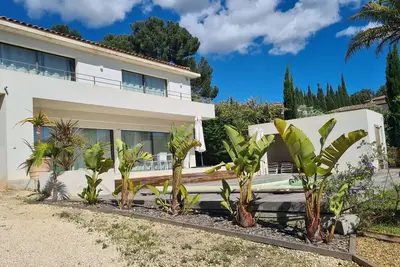 Image de Saint -Cyr-sur-mer  Villa 8 couchages avec piscine à 5 min à pied du village