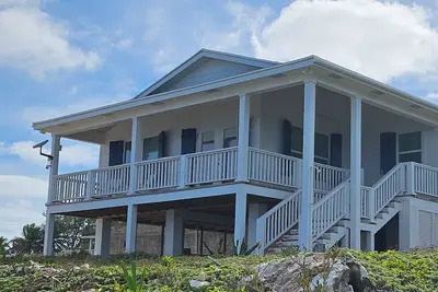 Image de New Charming 2-bedroom 2 bath house in Rainbow Bay with Stunning Ocean Views