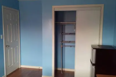 Image de Luxurious Room on 2nd Level of house overlooking the neighborhood