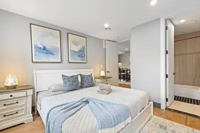 Image de Luxury and Chic 2br/2ba Apt |Mins to Nyc & Hoboken
