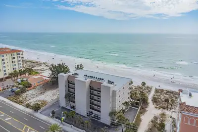 Image de Oceanfront 3br/2ba Condo in Madeira Beach – Steps to Sand & Stunning Views