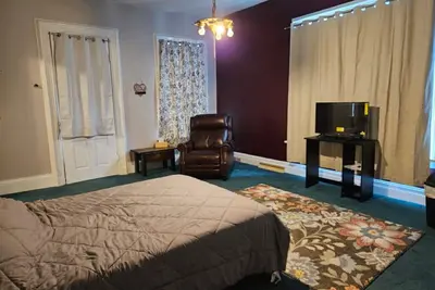 Image de Charming 2-bedroom efficiency apartment with WiFi, Ac in welcoming Girard Pa.