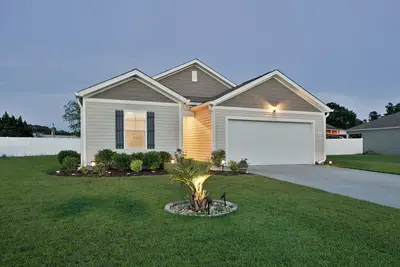 Image de Beach & Golf Living – Ready Aug 2nd!