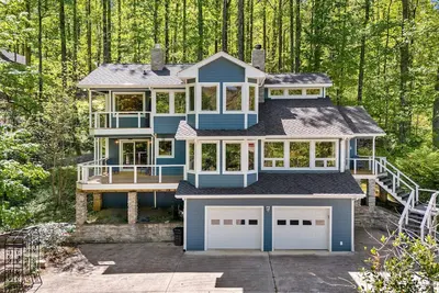 Image de Linville Mountain Sanctuary: Light-Filled Home With Epic Views; Disc golf course
