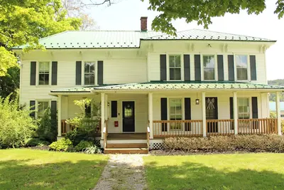 Image de New Listing- Spacious Home with Pool