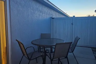 Image de The Villages 2 bed, 2 bath courtyard home.