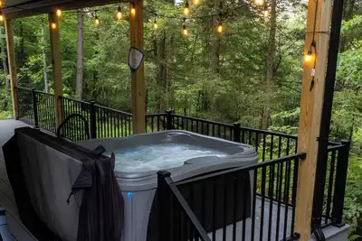 Image de Peaceful Riverside Cabin with Hot Tub. Near Wvu & Cheat Lake. Sleeps 10