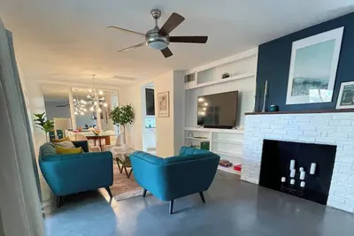 Image de The Freeman House! It's where you want to be.