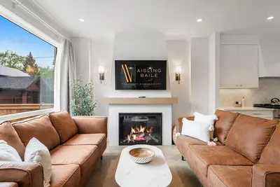 Image de La Maison | Pvt Hot Tub | Kensington | 2500 sqft