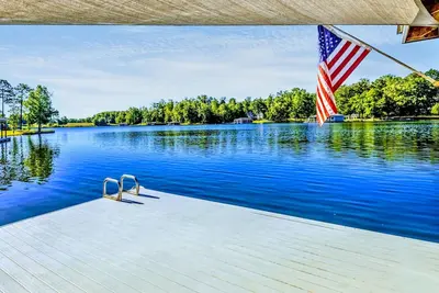 Image de New 4br Lakefront Lake Anna, Fire Pit, Pool, Beach