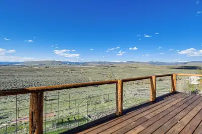 Image de 5 Mi to Lake: Secluded Pinedale Retreat w/ Sauna!