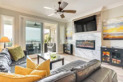 Image de Steps to Folly Beach: Ocean-View Condo w/ Balcony