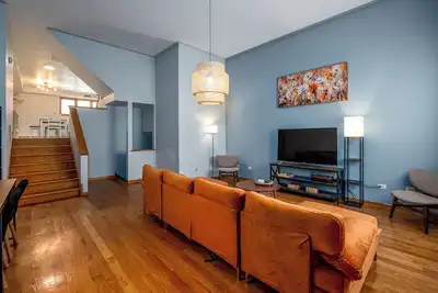 Image de Comfy Chinatown Townhome and 2 garage spots!