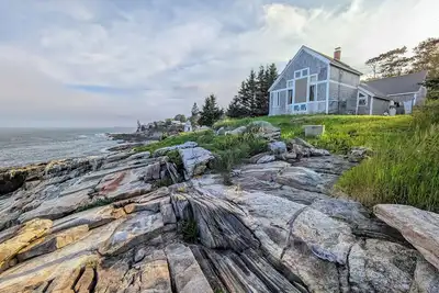 Image de Artist Cottage with Cliffside Views