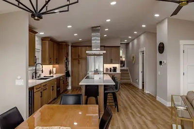 Image de New! ! ! Lux Anchorage Nordic Retreat | 4bdr Quiet Neighborhood