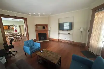Image de Charming 2-bedroom 1st Floor apartment in lovely Terre Haute with WiFi, Ac
