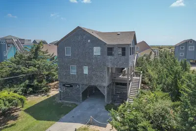 Image de Experience coastal living at Point Break 919, a 4-bed, 3-bath semi-oceanfront home in Salvo, Nc