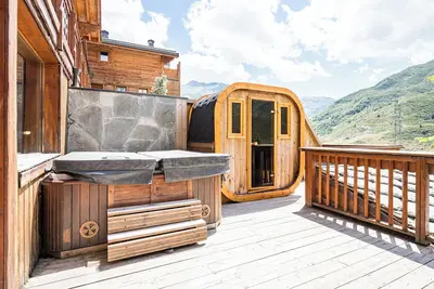 Image de Chalet 'Delphine' avec vue sur lac, terrasse privée et Wi-Fi