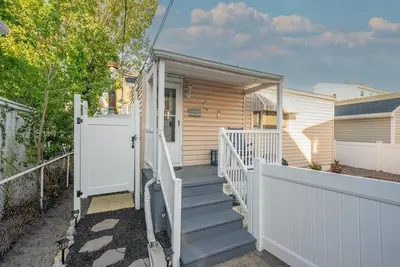 The Postal Cottage 2br/1ba Wildwood 2 Blocks to Beach and Boards