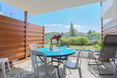Image de Appartement 'T2 Avec Terrasse Proche Plages' avec vue sur lac, terrasse privée et Wi-Fi