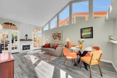 Image de Intel, Chandler Mall, 2/2 Light, Bright Townhouse! 30 Night Min.