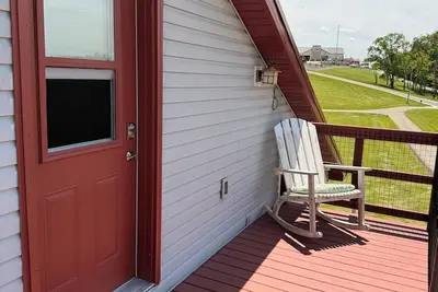 Image de Sleep 6+ adults, new 2 Br 1 Ba adjacent to Bell Manor. Cleaning fees included!