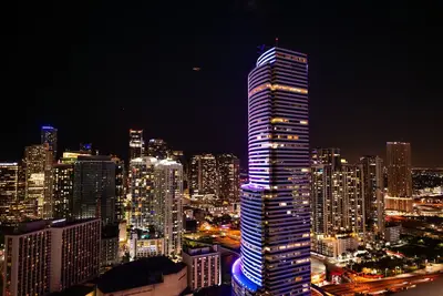 Image de Rooftop Pool l Brickell l 413mb Wifi l Balcony l Gym