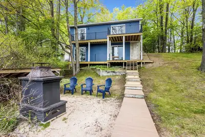 Image de Lake Front Cottage in awesome Lake Ann, Mi