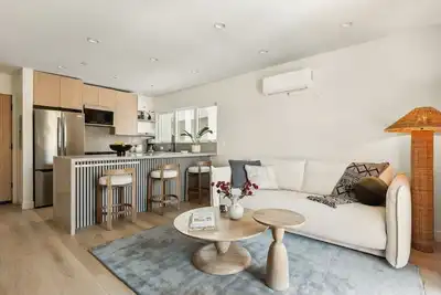 Image de Tide House - Unit C | Modern Seaside 1bd w Parking